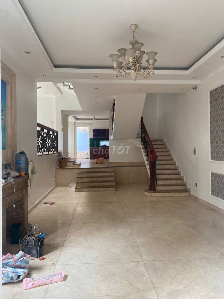 Rent a villa. Tân Sơn Nhì. One vault. Three floors. Six bedrooms.