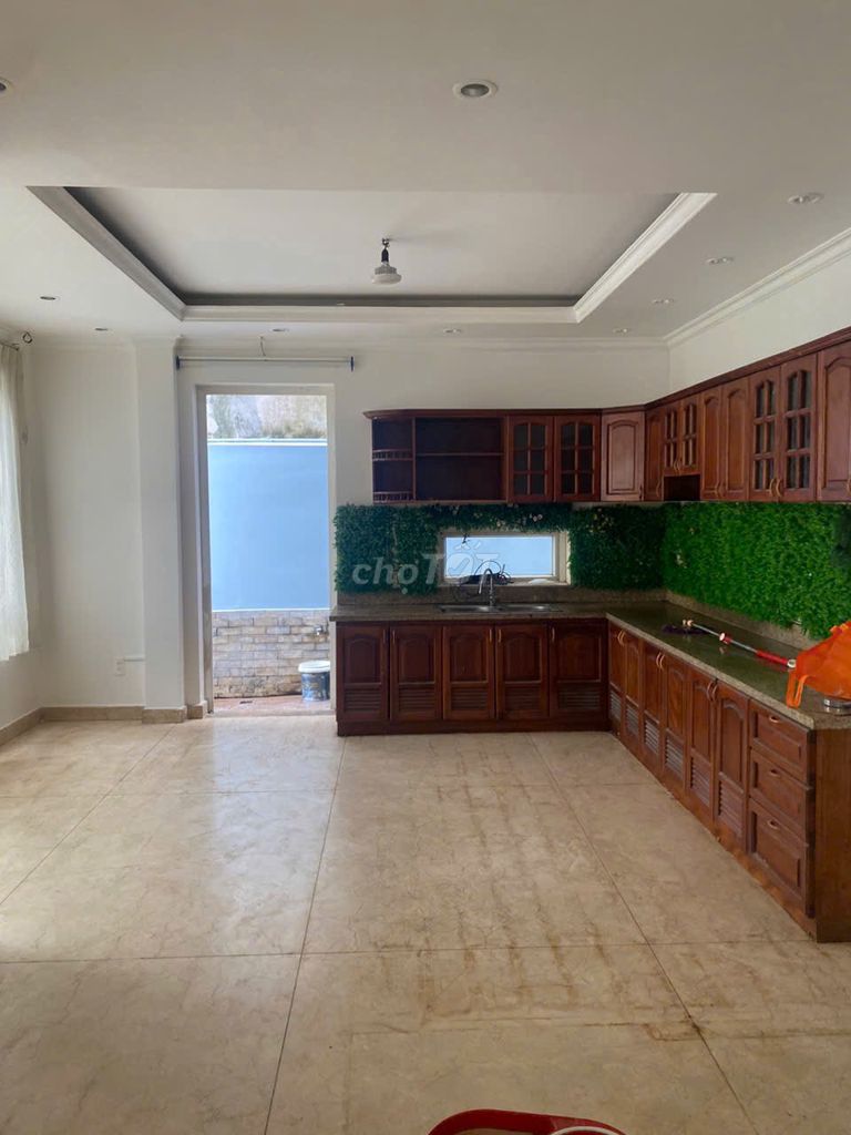 Rent a villa. Tân Sơn Nhì. One vault. Three floors. Six bedrooms.
