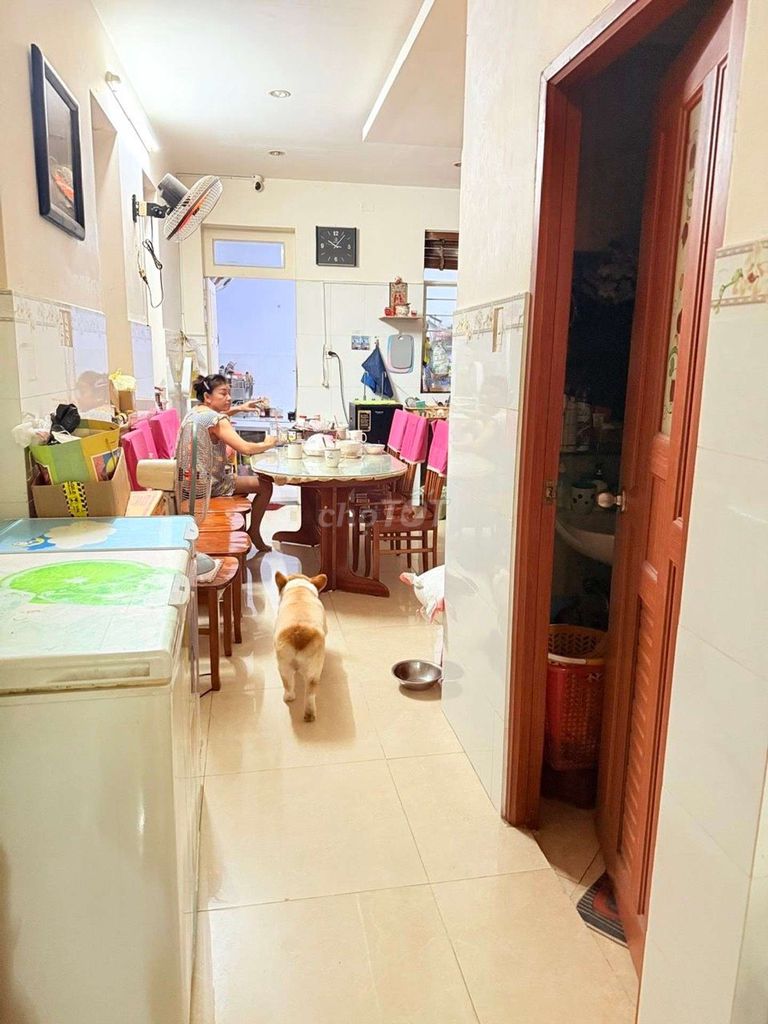 It's a four-story rent for a three-p cash store. Thạnh Mỹ Lợi - just 20 million