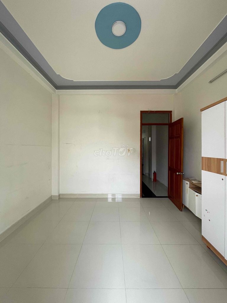 C. Home to Hà Huy Giáp-It's right here at the University of Café. Four bedrooms with linens.