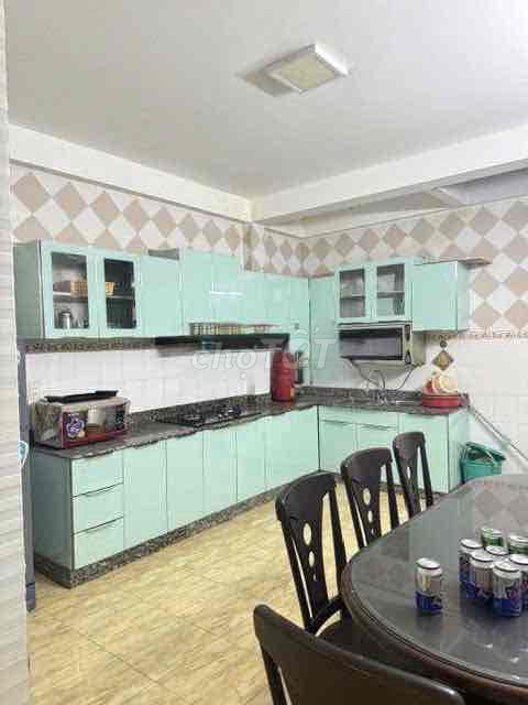 4 m x 18 m 1 ground, 3 floors O 9 3 3 3 3 2 8 3