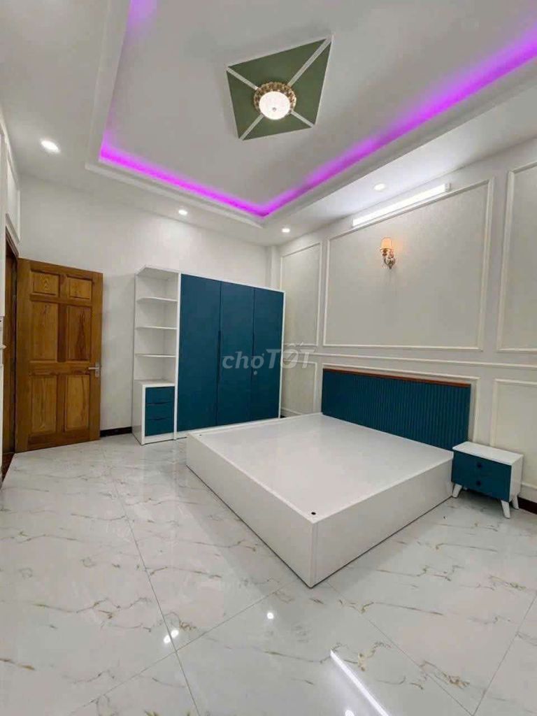 Rent a new building full of furniture near the base of 425 B Cloud.