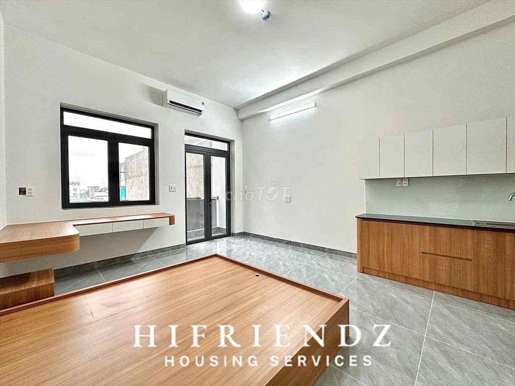 Rent the studio right into the chartered writing college -- the newly built balcony.