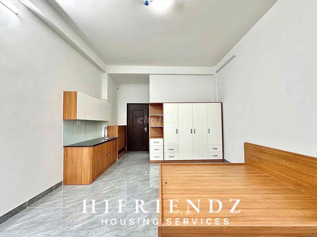 Rent the studio right into the chartered writing college -- the newly built balcony.