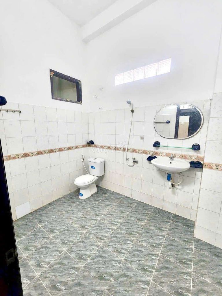 Rent a cheap motel-- just Nguyễn Văn Quá, District 12.