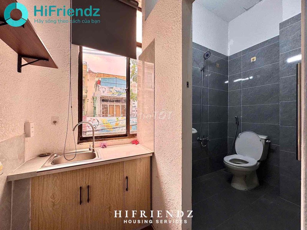 Sky Window studio full-level furniture right here in Cầu Nguyễn Tri Phương District 5.