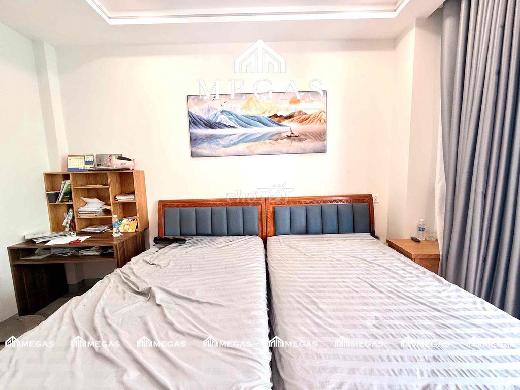 Rent the beautiful balcony studios.