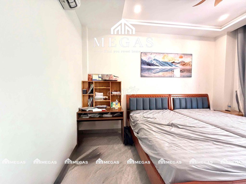 Rent the beautiful balcony studios.