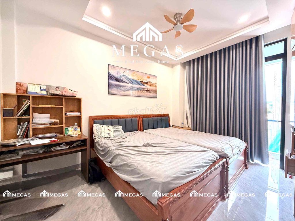 Rent the beautiful balcony studios.