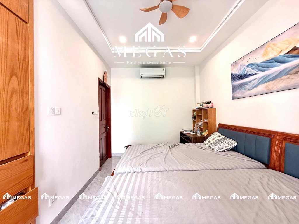 Rent the beautiful balcony studios.