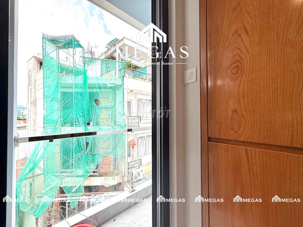 Rent the beautiful balcony studios.