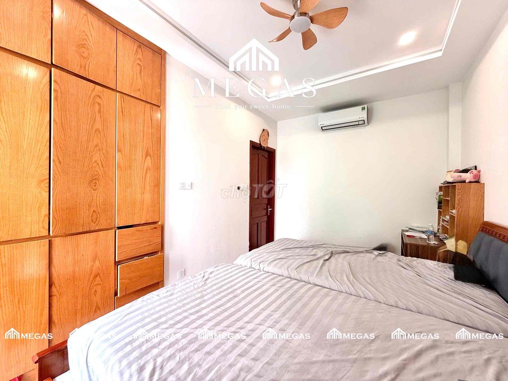 Rent the beautiful balcony studios.