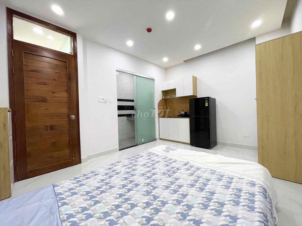 The studio apartment is 8 p from vhuflit.