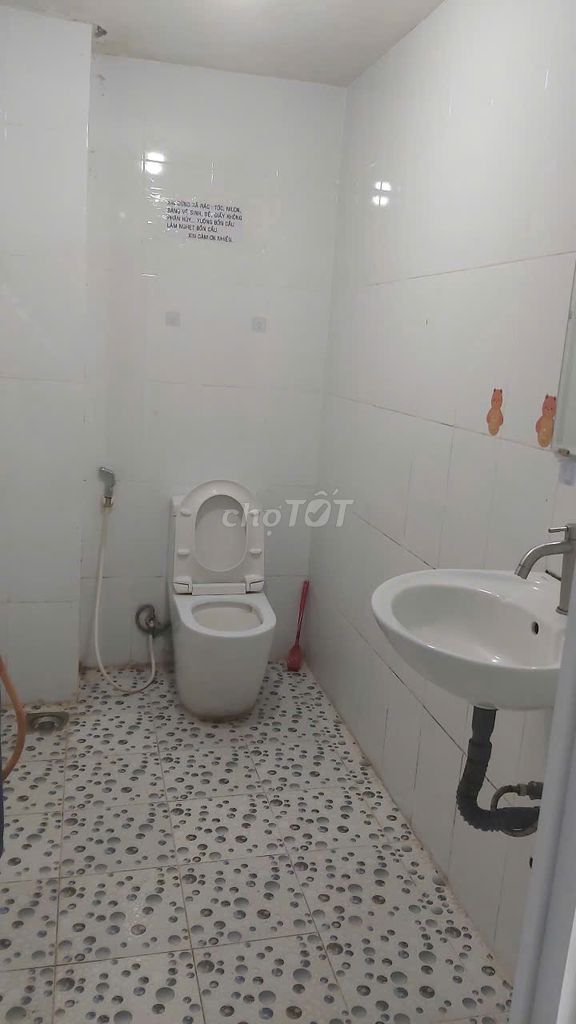 It's the owner of a 40-foot room-- Tô Hiến Thành, District 10