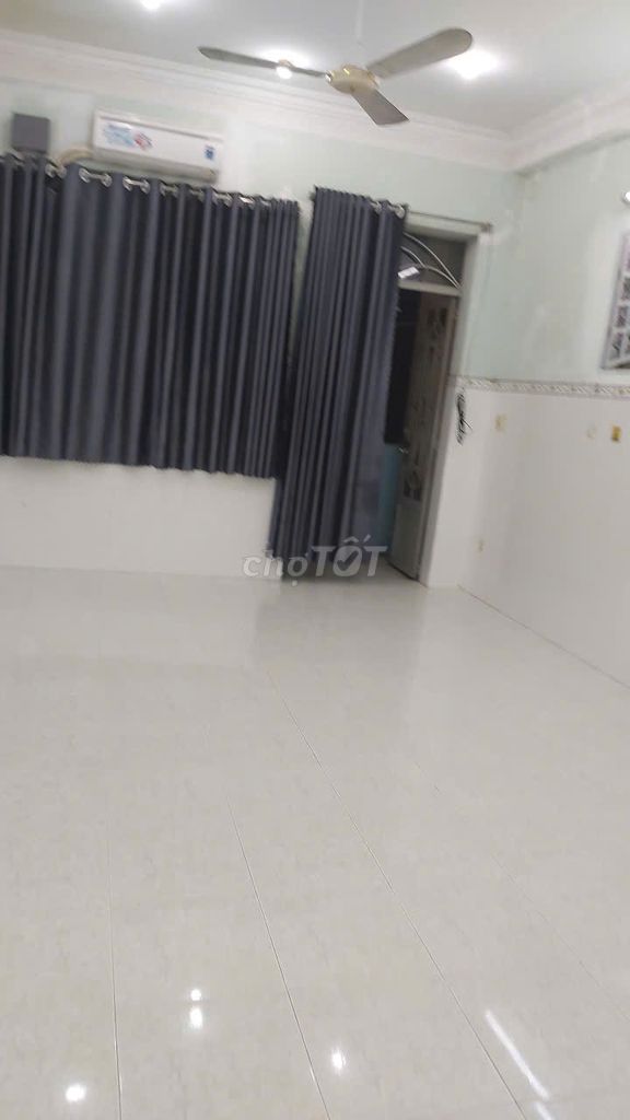 It's the owner of a 40-foot room-- Tô Hiến Thành, District 10