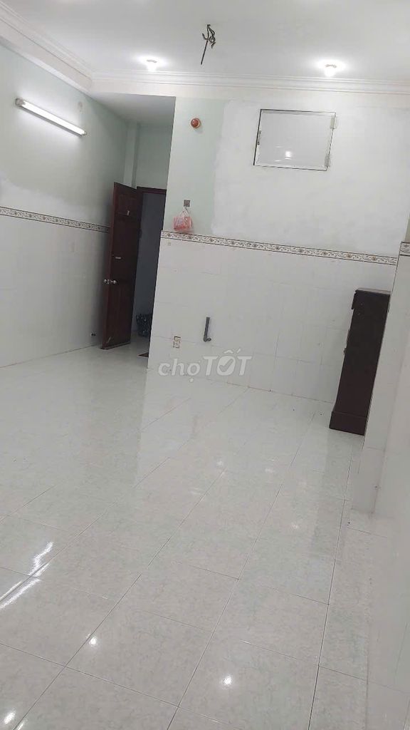 It's the owner of a 40-foot room-- Tô Hiến Thành, District 10