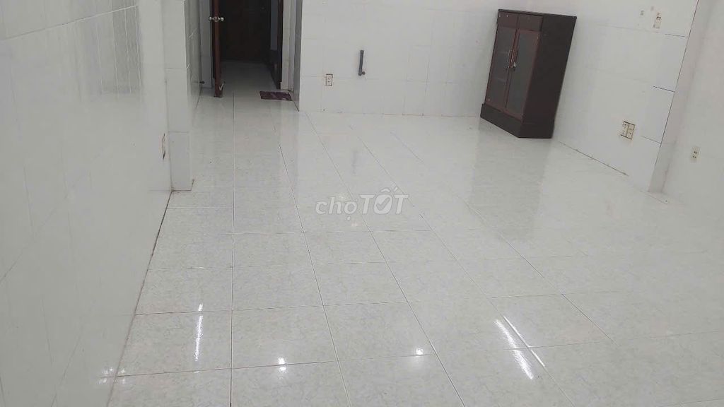It's the owner of a 40-foot room-- Tô Hiến Thành, District 10