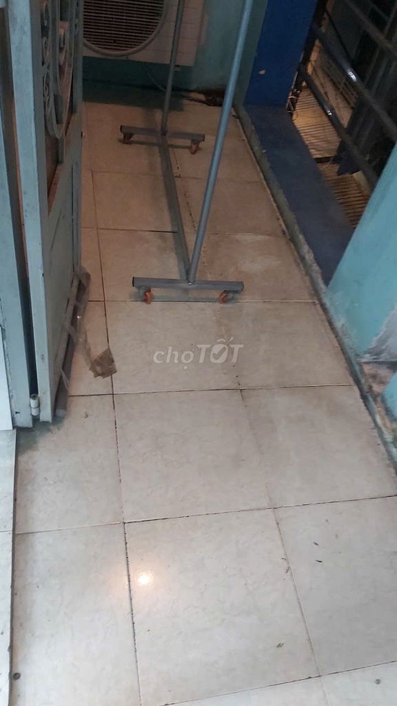 It's the owner of a 40-foot room-- Tô Hiến Thành, District 10