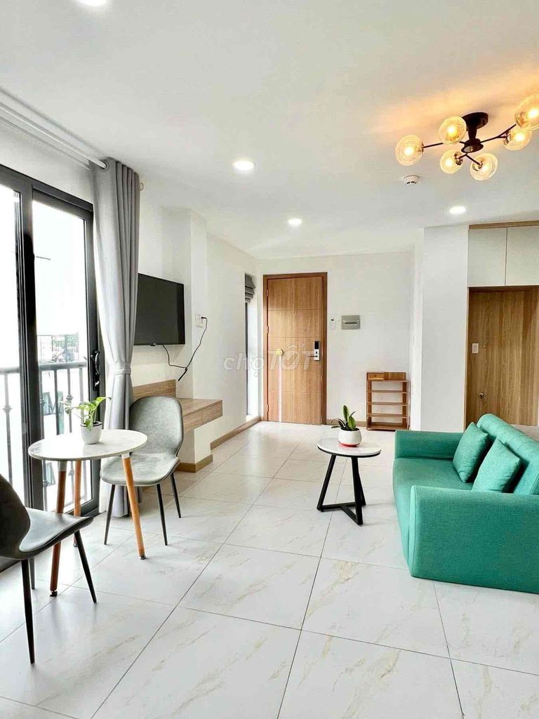 The super-sense modern apartment from A-Z just got off the road.