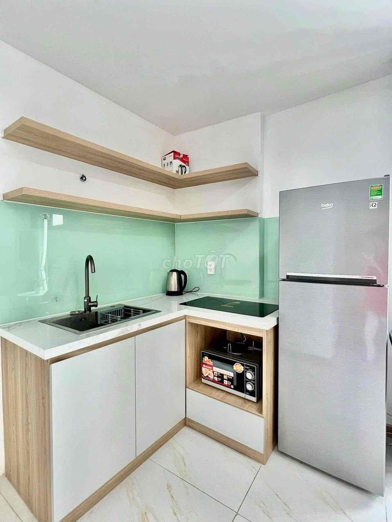 The super-sense modern apartment from A-Z just got off the road.