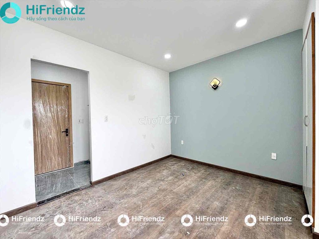 The balcony studio is newly built near the university.
