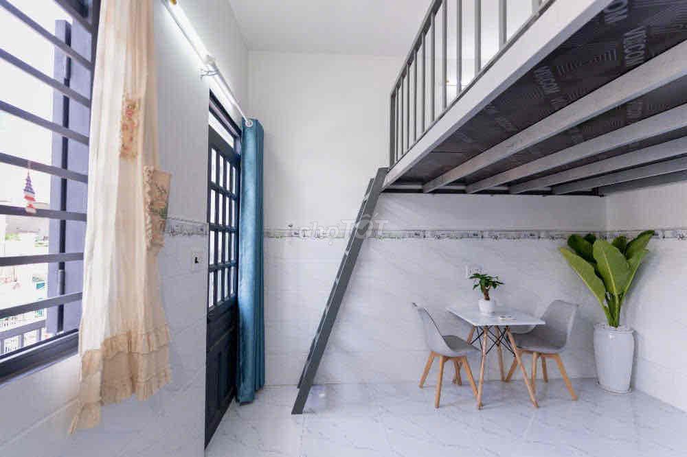 Reservation Room Full interior with an open etown Cộng Hoà elevator.