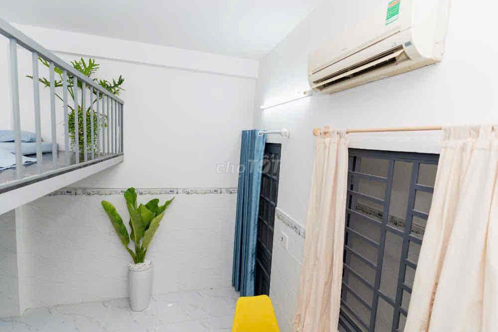 Reservation Room Full interior with an open etown Cộng Hoà elevator.