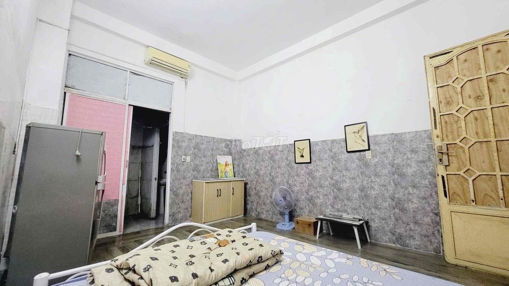We'll rent the floor floor with a well 23 a street 1.