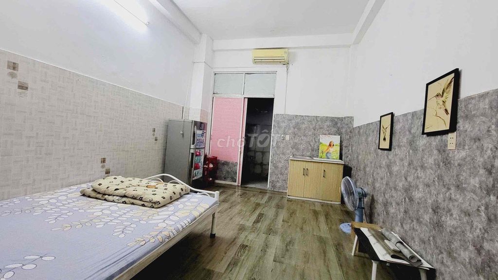 We'll rent the floor floor with a well 23 a street 1.