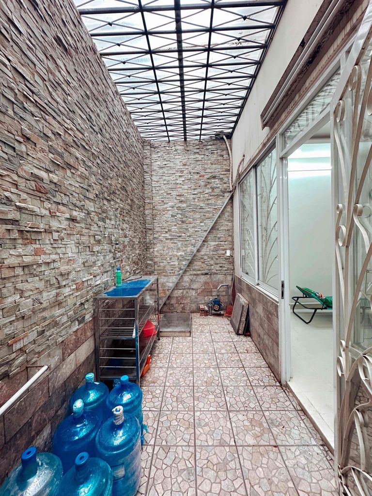 front of the house is the green park - area 5 x 20 meters - car park comfortable