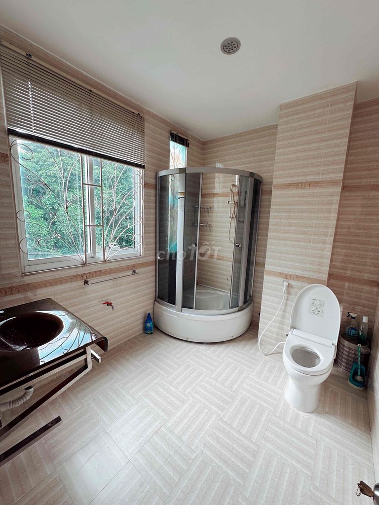 front of the house is the green park - area 5 x 20 meters - car park comfortable