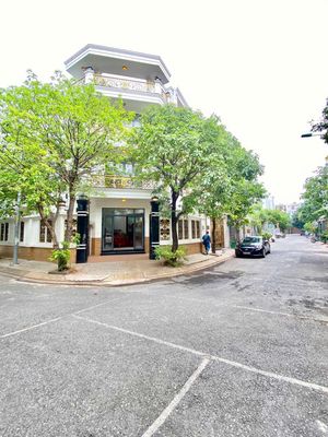 Rent a villa on two fronts.