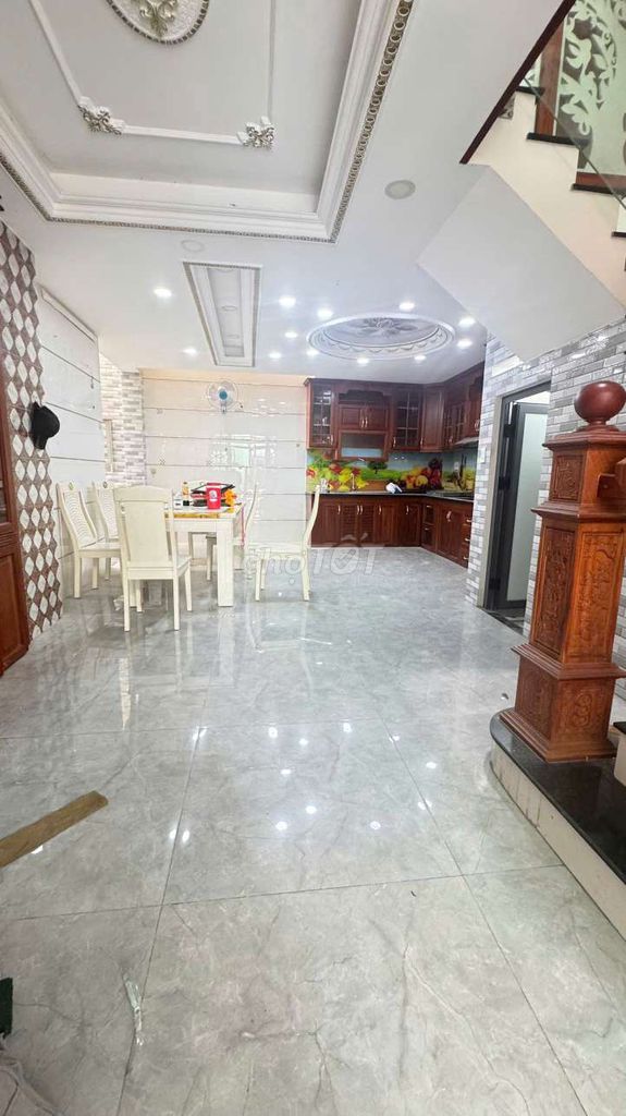 Street, 4.5 x 15, just got a nice interior, slept in the house.