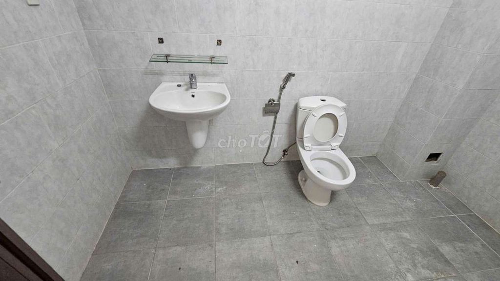 5 x25, 2 bathroom bedroom.