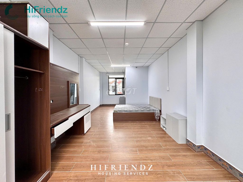 Super-wide studio furniture right next to District 8 station with elevators