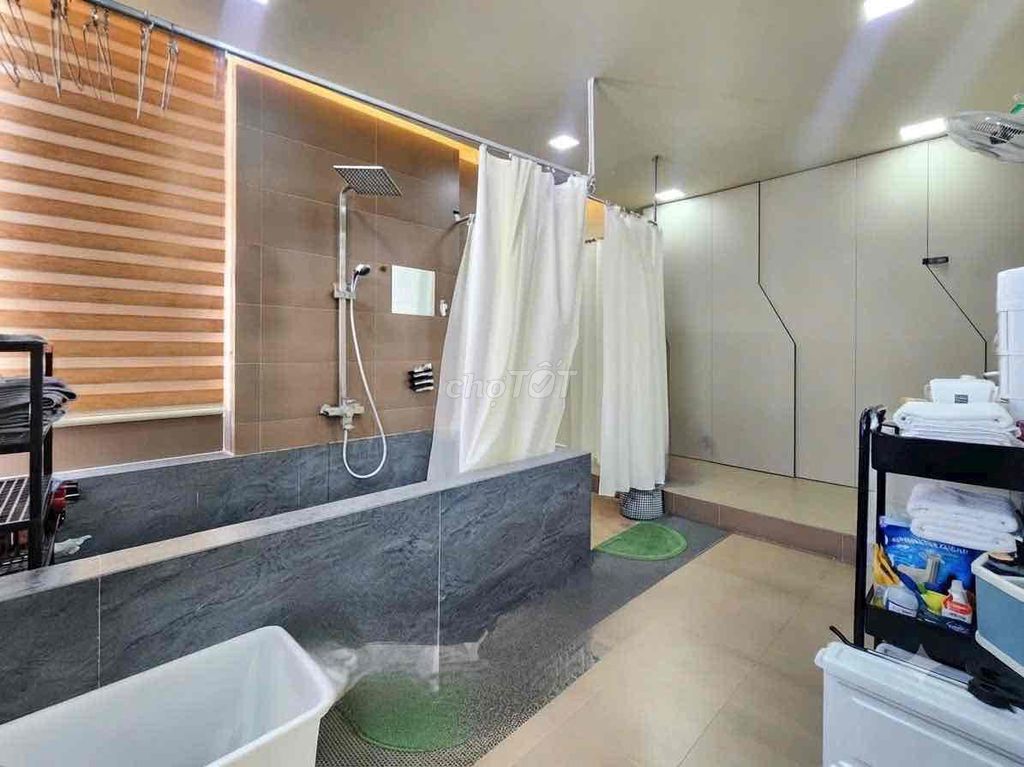 One bedroom, 40mm in the kitchen.