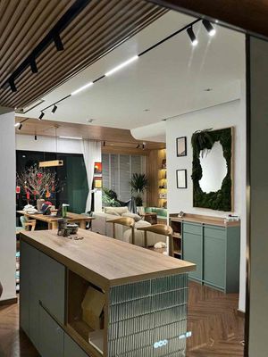 The new studio is 100% right at the Bình Thạnh center.