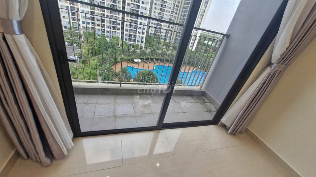 Two bedrooms 59 meters, two layers of curtains, six-and-a-half-and-a-half pool views.