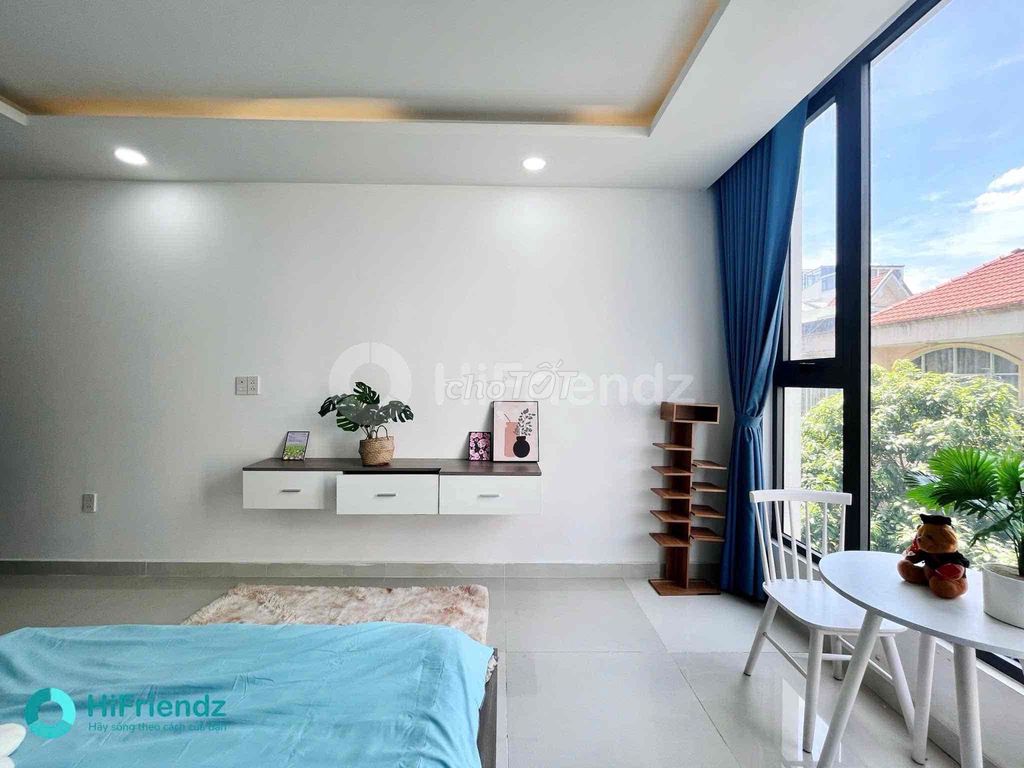 Cvm set up the 30 M2-Bancol studio window-full of airport furniture