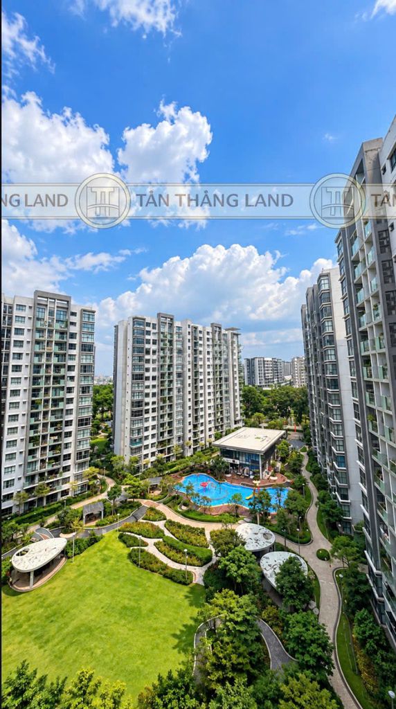 Celadon City apartment right here, Aeon Mall Tân Phú. A bedroom. A toilet. Full interior.