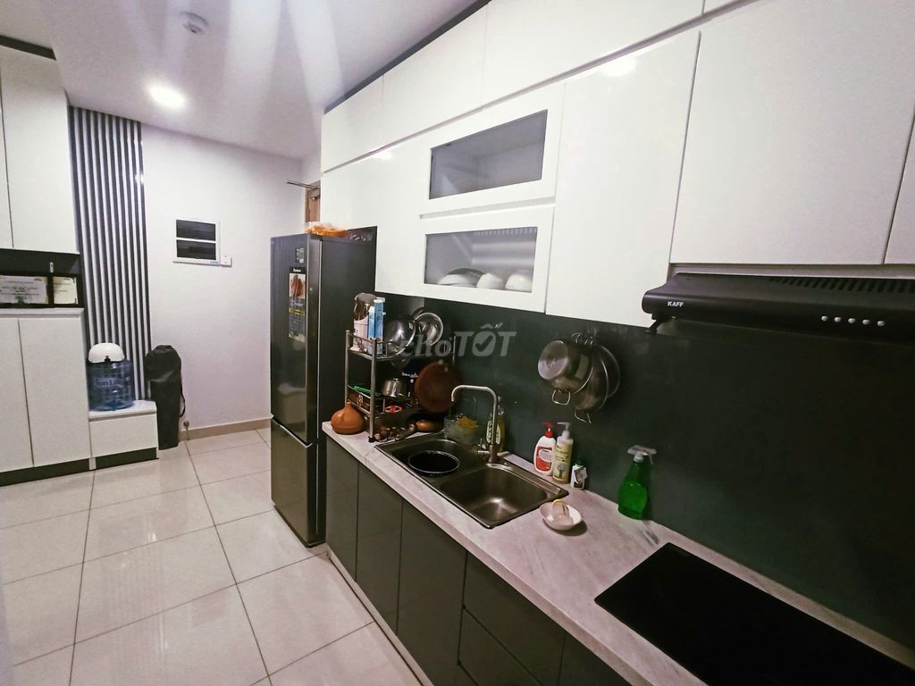 Celadon City apartment right here, Aeon Mall Tân Phú. A bedroom. A toilet. Full interior.