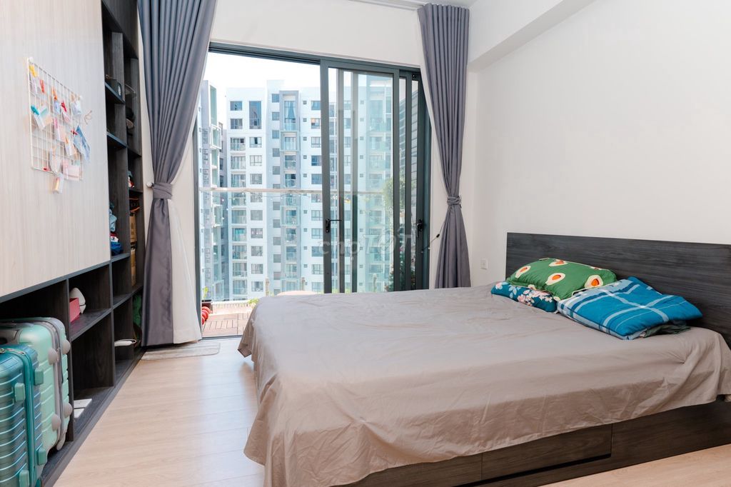 Celadon City apartment right here, Aeon Mall Tân Phú. A bedroom. A toilet. Full interior.