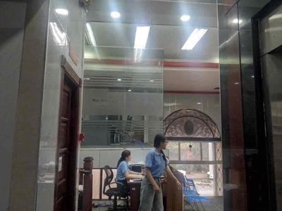 We'll rent a Chu Văn An Q.bt 8.2 m. 5-way elevator that costs 90 million a month.