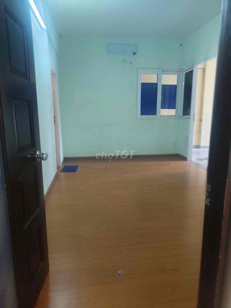 Rent a nice little apartment. Westmen.