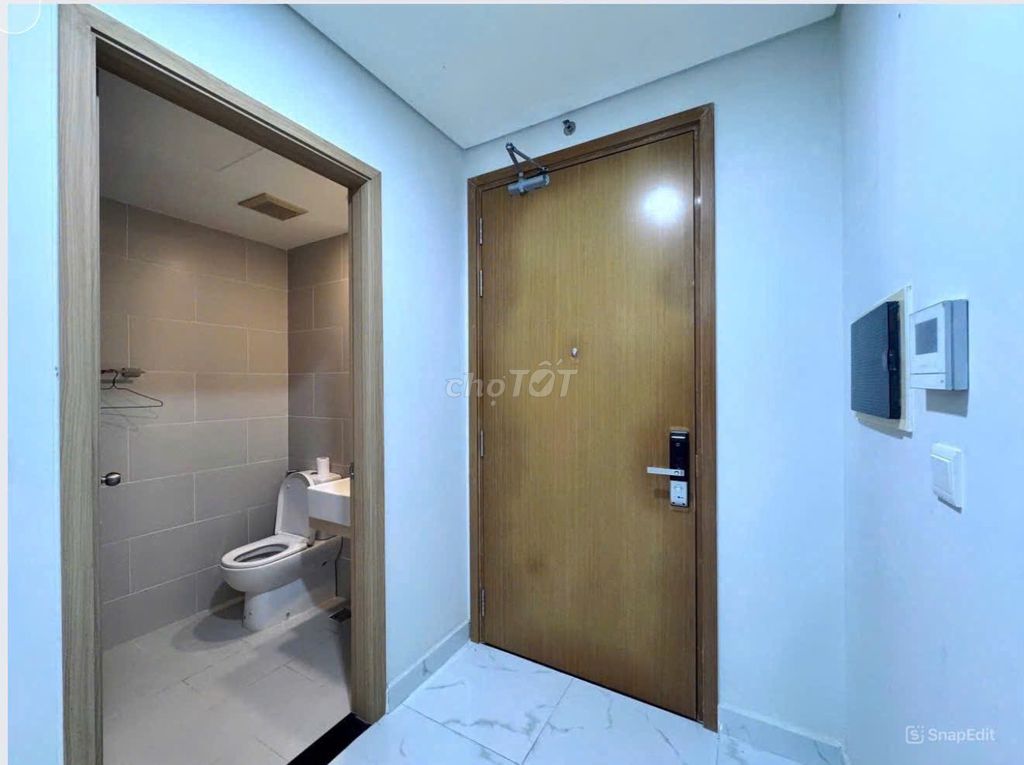 Um, rent apartment skynine. Area 83 meters, three bedrooms, full interior. That's 14 million.