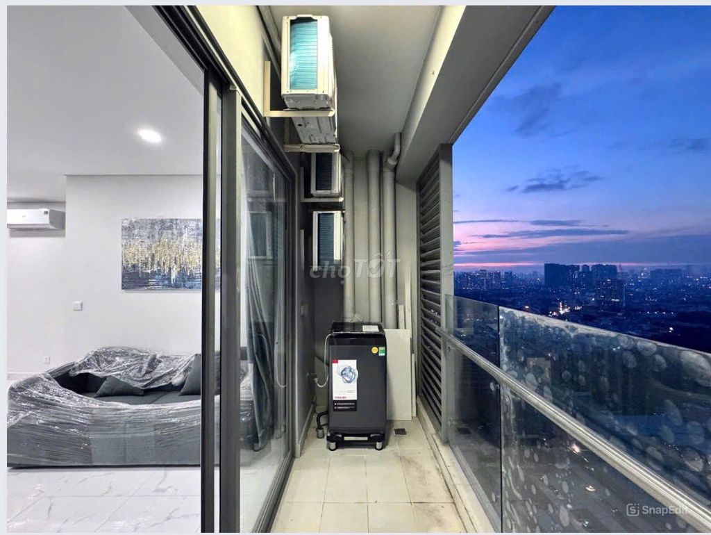 Um, rent apartment skynine. Area 83 meters, three bedrooms, full interior. That's 14 million.