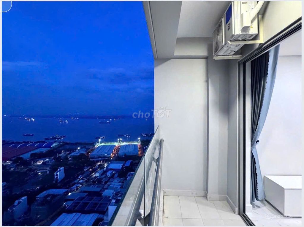 Um, rent apartment skynine. Area 83 meters, three bedrooms, full interior. That's 14 million.
