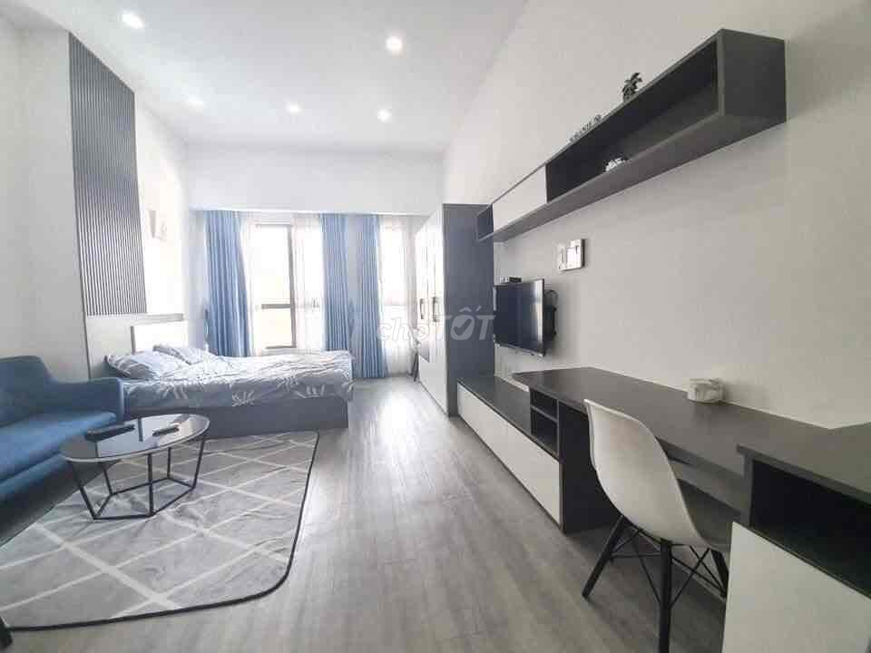 High-end apartment near the full interior park