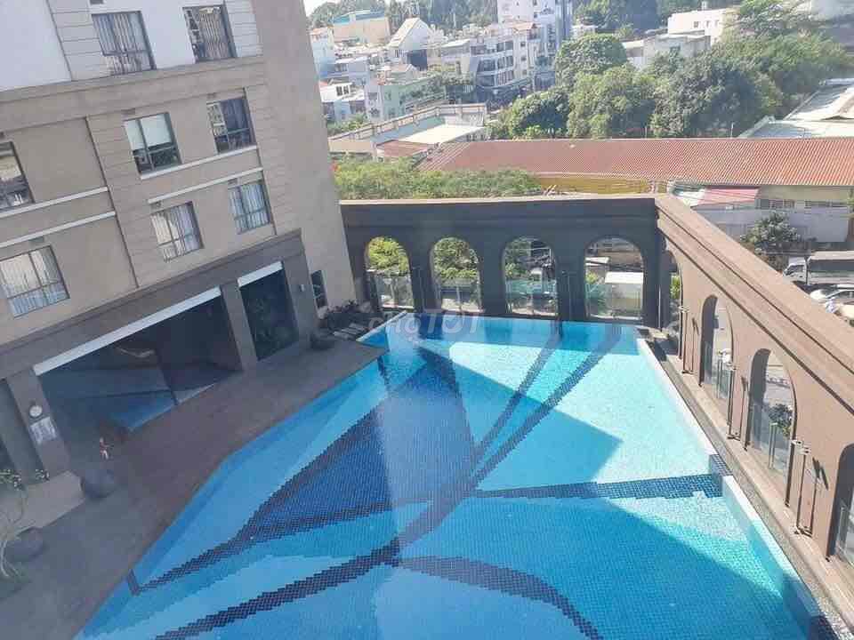 High-end apartment near the full interior park