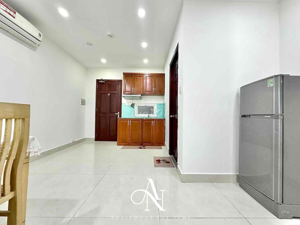 apartment 1 .5-balcon - 50 meters super wide - elevator vault